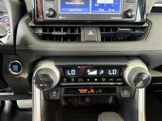 Toyota RAV4 2022 AWD XLE 4p SUV
