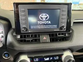 Toyota RAV4 2022 AWD XLE 4p SUV