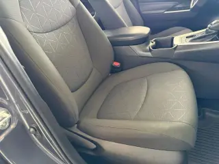 Toyota RAV4 2022 AWD XLE 4p SUV