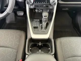 Toyota RAV4 2022 AWD XLE 4p SUV