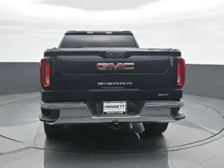 GMC Sierra 1500 2022 4x2 SLT 4p Cabina de Tripulante Estándar