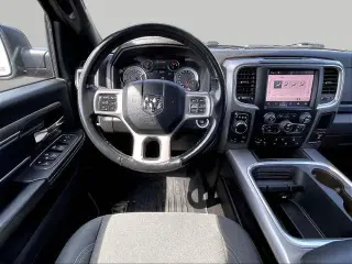Ram 1500 Classic 2023 4x4 SLT 4p Cabina Extendida 5.5 pies Bastidor Camioneta
