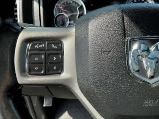 Ram 1500 Classic 2023 4x4 SLT 4p Cabina Extendida 5.5 pies Bastidor Camioneta
