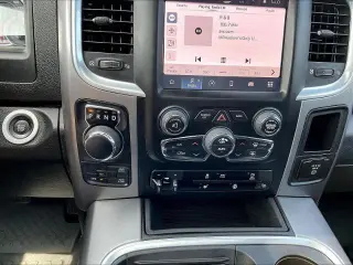 Ram 1500 Classic 2023 4x4 SLT 4p Cabina Extendida 5.5 pies Bastidor Camioneta