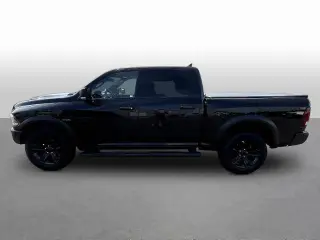 Ram 1500 Classic 2023 4x4 SLT 4p Cabina Extendida 5.5 pies Bastidor Camioneta