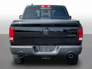 Ram 1500 Classic 2023 4x4 SLT 4p Cabina Extendida 5.5 pies Bastidor Camioneta