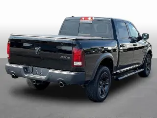 Ram 1500 Classic 2023 4x4 SLT 4p Cabina Extendida 5.5 pies Bastidor Camioneta