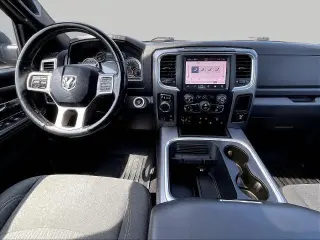 Ram 1500 Classic 2023 4x4 SLT 4p Cabina Extendida 5.5 pies Bastidor Camioneta