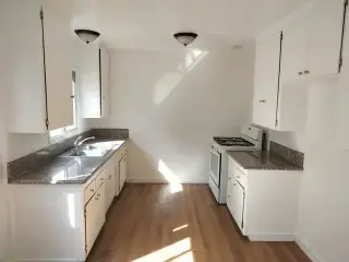 ANAHEIM- 2 BEDS. APARTMENT