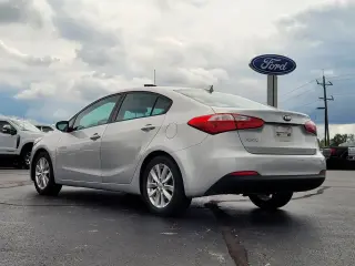 Kia Forte 2015 LX 4p Sedan 6A