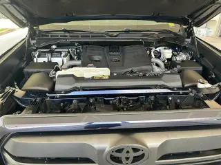 Toyota Tundra 2024 4x2 SR5 4p Camión Cabina CrewMax LB