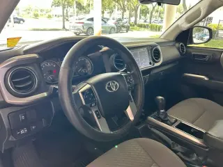 Toyota Tacoma 2022 4x2 SR5 4p Doble Cab 5.0 ft SB