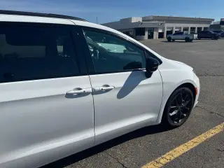 Chrysler Pacifica 2025 Limited 4p Minivan