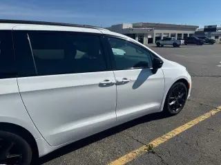 Chrysler Pacifica 2025 Limited 4p Minivan