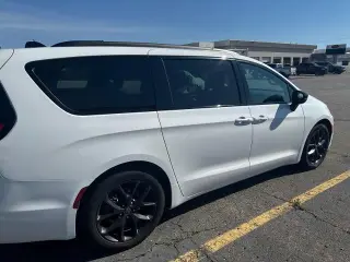 Chrysler Pacifica 2025 Limited 4p Minivan