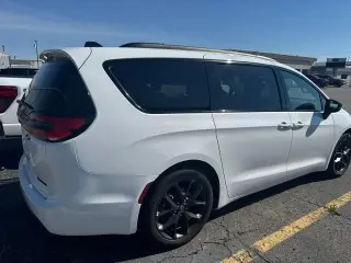 Chrysler Pacifica 2025 Limited 4p Minivan