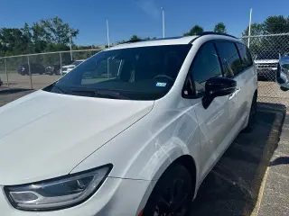 Chrysler Pacifica 2025 Limited 4p Minivan