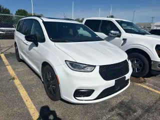 Chrysler Pacifica 2025 Limited 4p Minivan