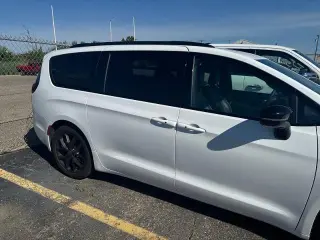 Chrysler Pacifica 2025 Limited 4p Minivan