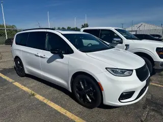 Chrysler Pacifica 2025 Limited 4p Minivan