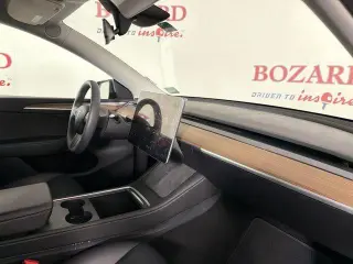 Tesla Model Y 2024 Long Range 4p Crossover