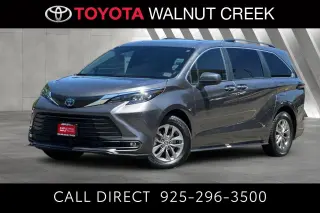 Toyota Sienna 2025 XLE Minivan de 8 Pasajeros 4 Puertas