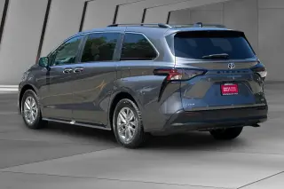 Toyota Sienna 2025 XLE Minivan de 8 Pasajeros 4 Puertas