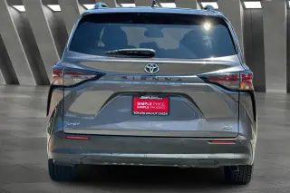 Toyota Sienna 2025 XLE Minivan de 8 Pasajeros 4 Puertas