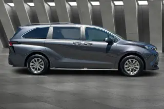 Toyota Sienna 2025 XLE Minivan de 8 Pasajeros 4 Puertas
