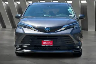Toyota Sienna 2025 XLE Minivan de 8 Pasajeros 4 Puertas