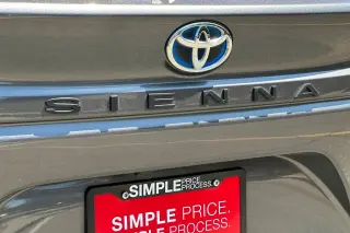 Toyota Sienna 2025 XLE Minivan de 8 Pasajeros 4 Puertas