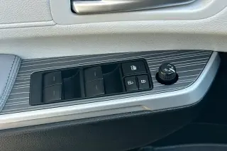 Toyota Sienna 2025 XLE Minivan de 8 Pasajeros 4 Puertas