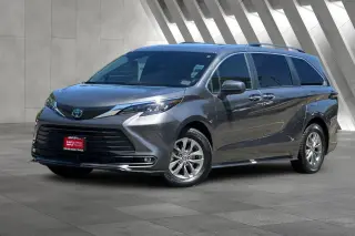 Toyota Sienna 2025 XLE Minivan de 8 Pasajeros 4 Puertas
