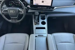 Toyota Sienna 2025 XLE Minivan de 8 Pasajeros 4 Puertas