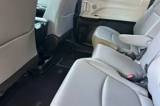 Toyota Sienna 2025 XLE Minivan de 8 Pasajeros 4 Puertas