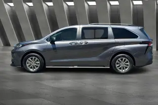 Toyota Sienna 2025 XLE Minivan de 8 Pasajeros 4 Puertas
