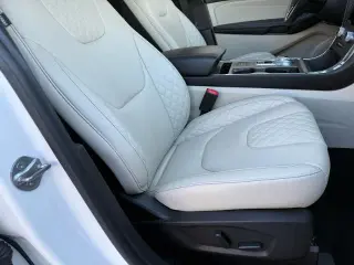 Ford Edge 2023 AWD Titanium 4dr Crossover