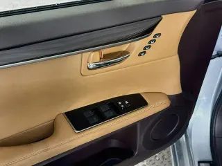 Lexus ES 350 Sedán 4p 2017
