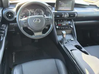 Lexus IS 300 2024 F SPORT Design Sedán de 4 puertas