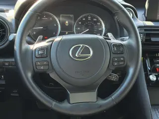 Lexus IS 300 2024 F SPORT Design Sedán de 4 puertas
