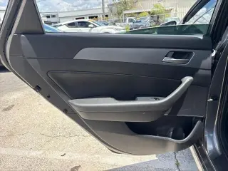Sedán Hyundai SONATA 2018 SEL+ de 4 puertas (lanzamiento de mitad de año)