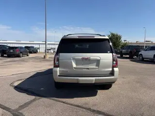 GMC Yukon 2015 4x4 SLT SUV de 5 puertas