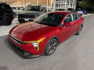 Sedán Kia K4 LXS 2025 de 4 puertas