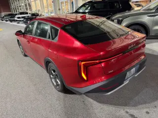 Sedán Kia K4 LXS 2025 de 4 puertas