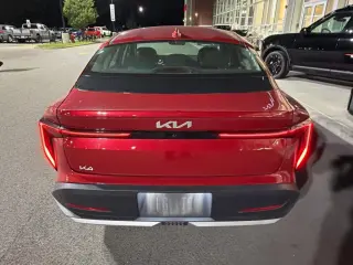 Sedán Kia K4 LXS 2025 de 4 puertas