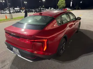 Sedán Kia K4 LXS 2025 de 4 puertas