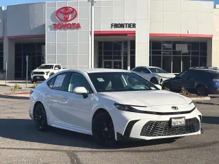 Sedán de 4 puertas Toyota Camry SE 2026