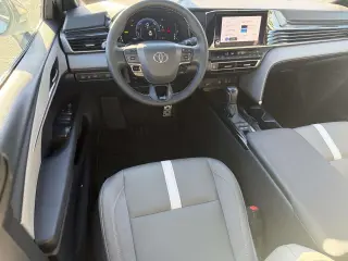 Sedán de 4 puertas Toyota Camry SE 2026