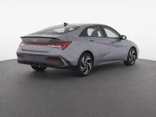 Hyundai ELANTRA Hybrid 2025 Blue sedán de 4 puertas