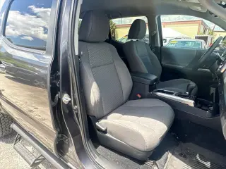 Toyota Tacoma 2022 4x2 SR5 V6 4 puertas Doble Cabina 5.0 pies batea corta